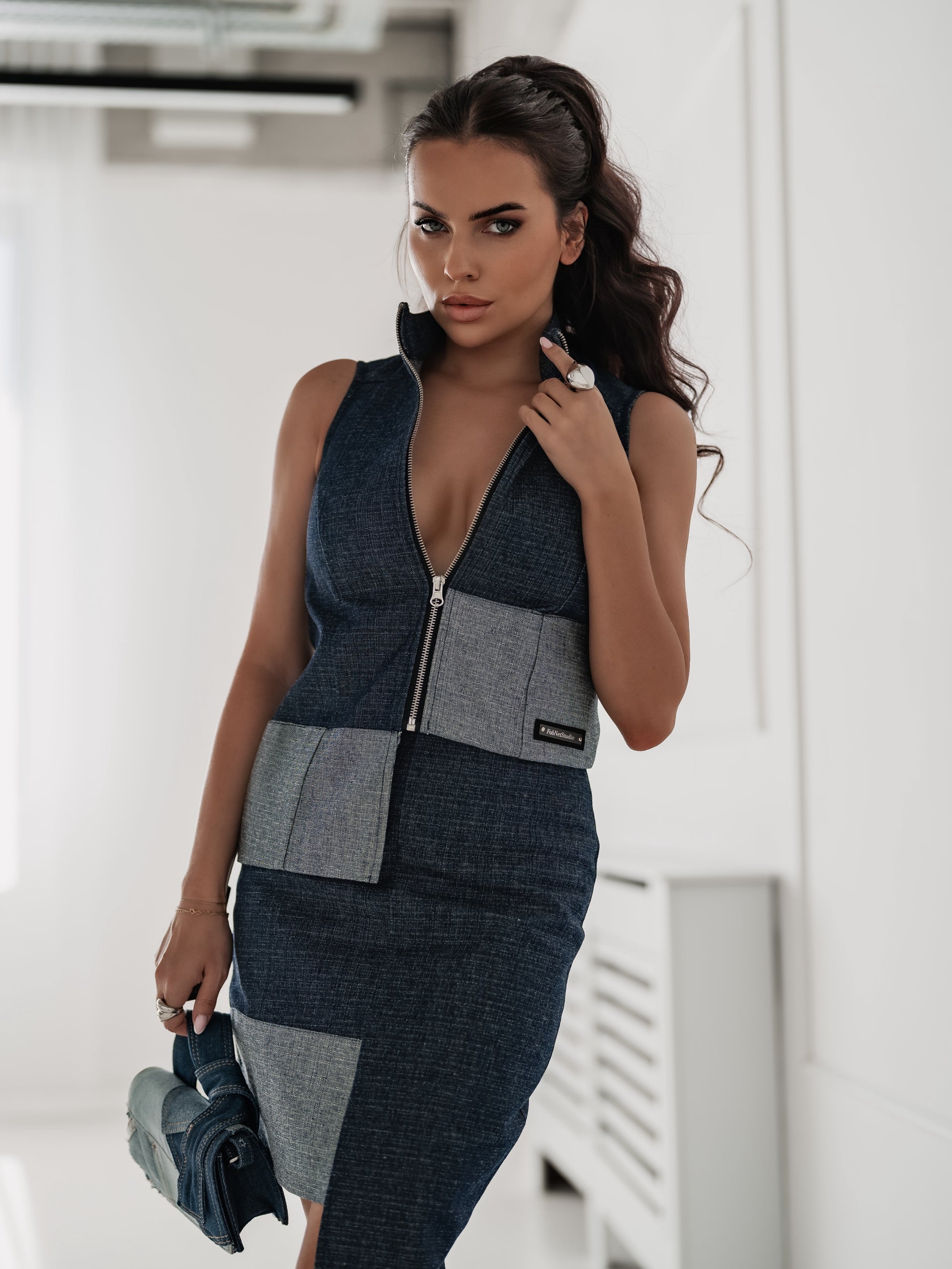Aсиметричен дънков комплект Denim Diva от пола и елек