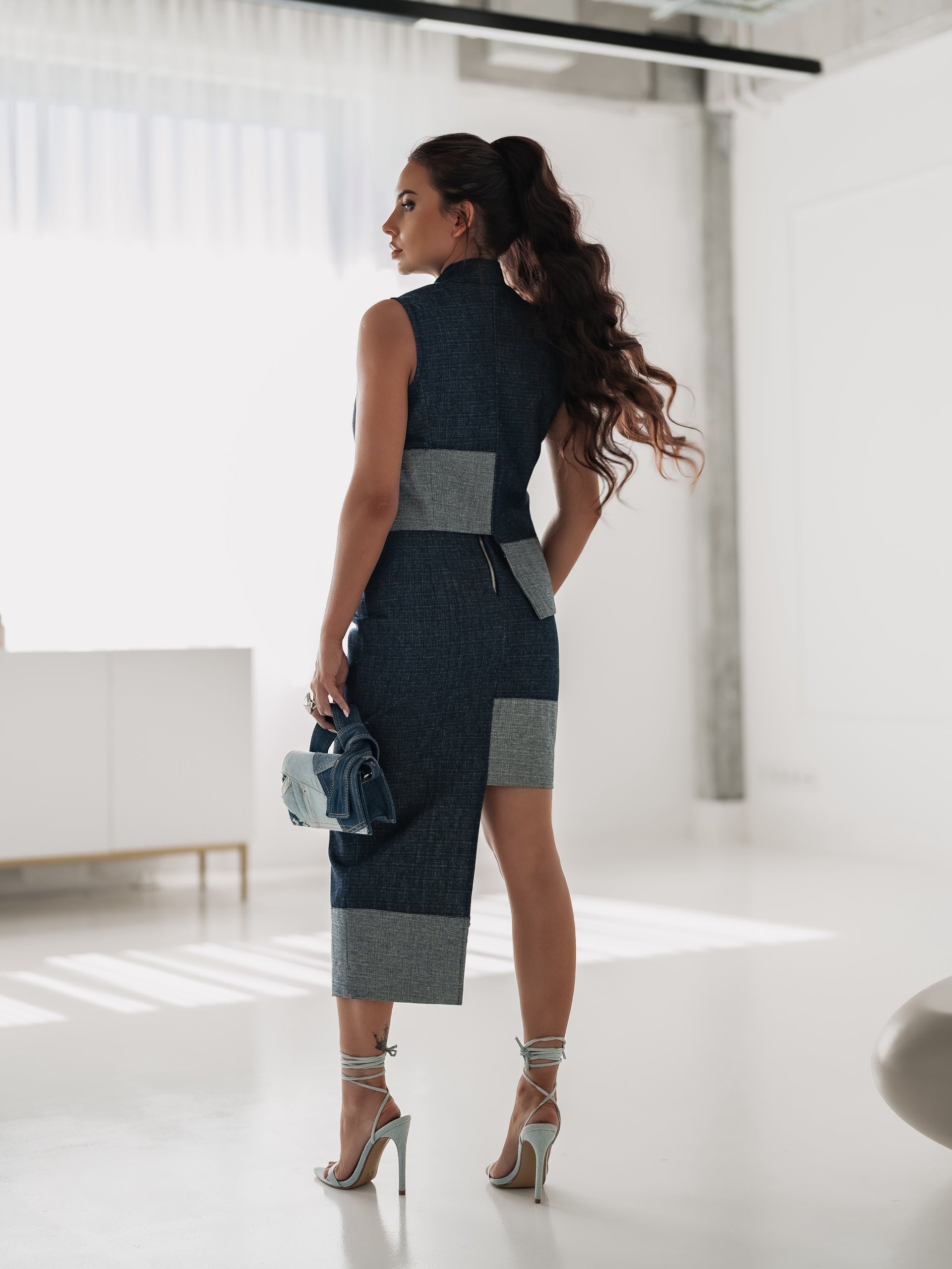 Aсиметричен дънков комплект Denim Diva от пола и елек