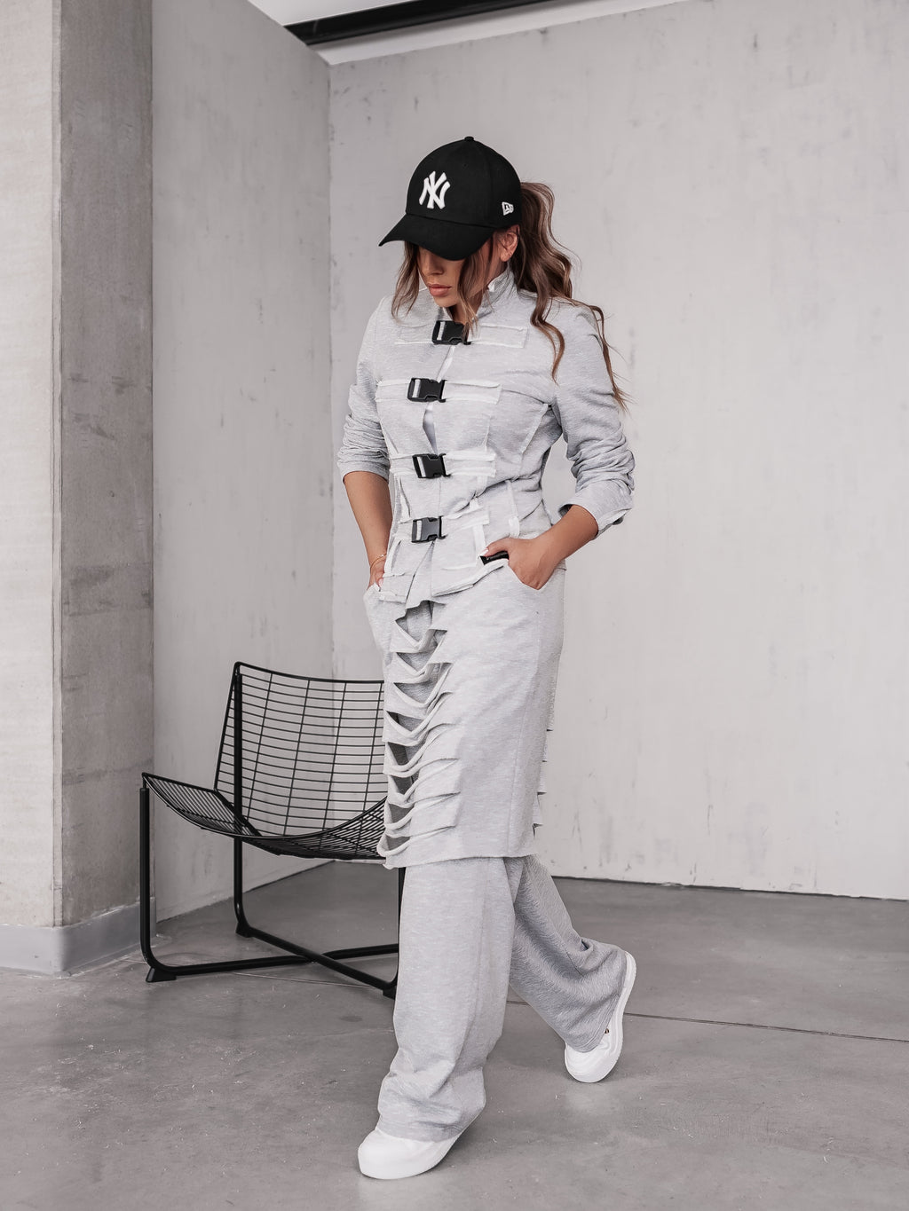 Дамски комплект Manhattan Style Gray якенце и панталон в сиво